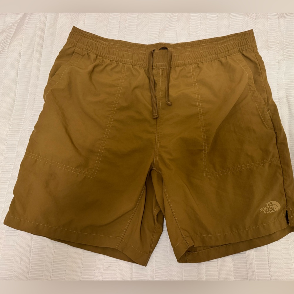 The North Face 7 inch men’s linerless shorts.
Utility brown.